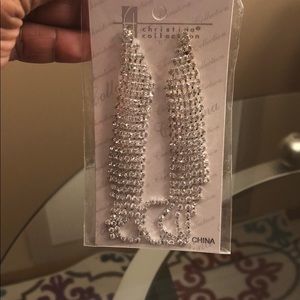 Lovely dangling silver earrings